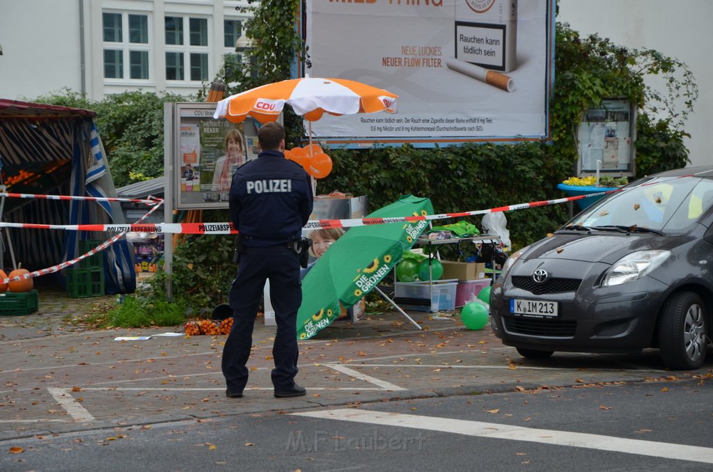 Attentat auf Fr Reker Koeln Braunsfeld Aachenerstr Wochenmarkt P15.JPG - Miklos Laubert
